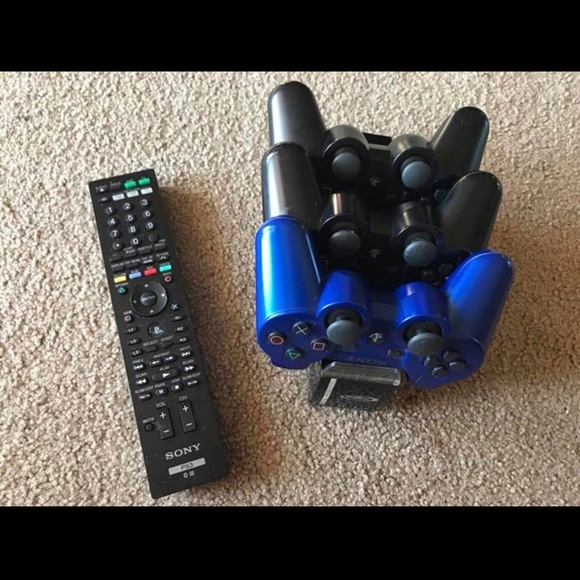 PS3 /5 GAMES/REMOTE/CHARGING DOCK/CONTROLLERS - Picture 4 of 8